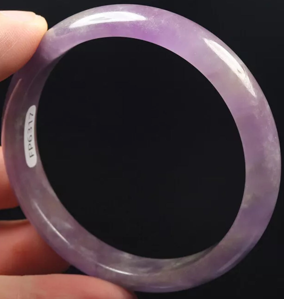 VINTAGE Small Jade Lavender Bangle Size 56mm O687 - JazzyJewelbyAmina 