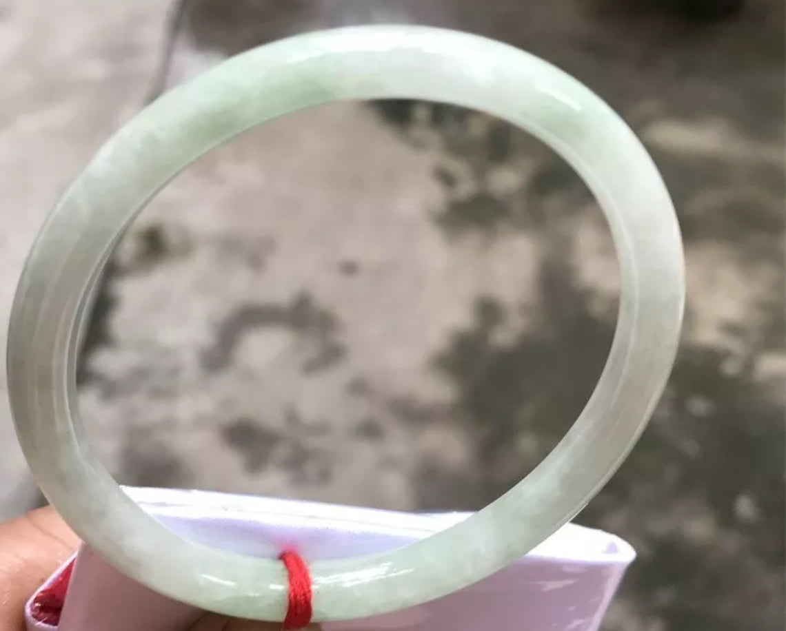 VINTAGE Large Jadeite Green Icy Jade Bangle Size 60.3 mm Round Princess Thin Cut D509 - JazzyJewelbyAmina 