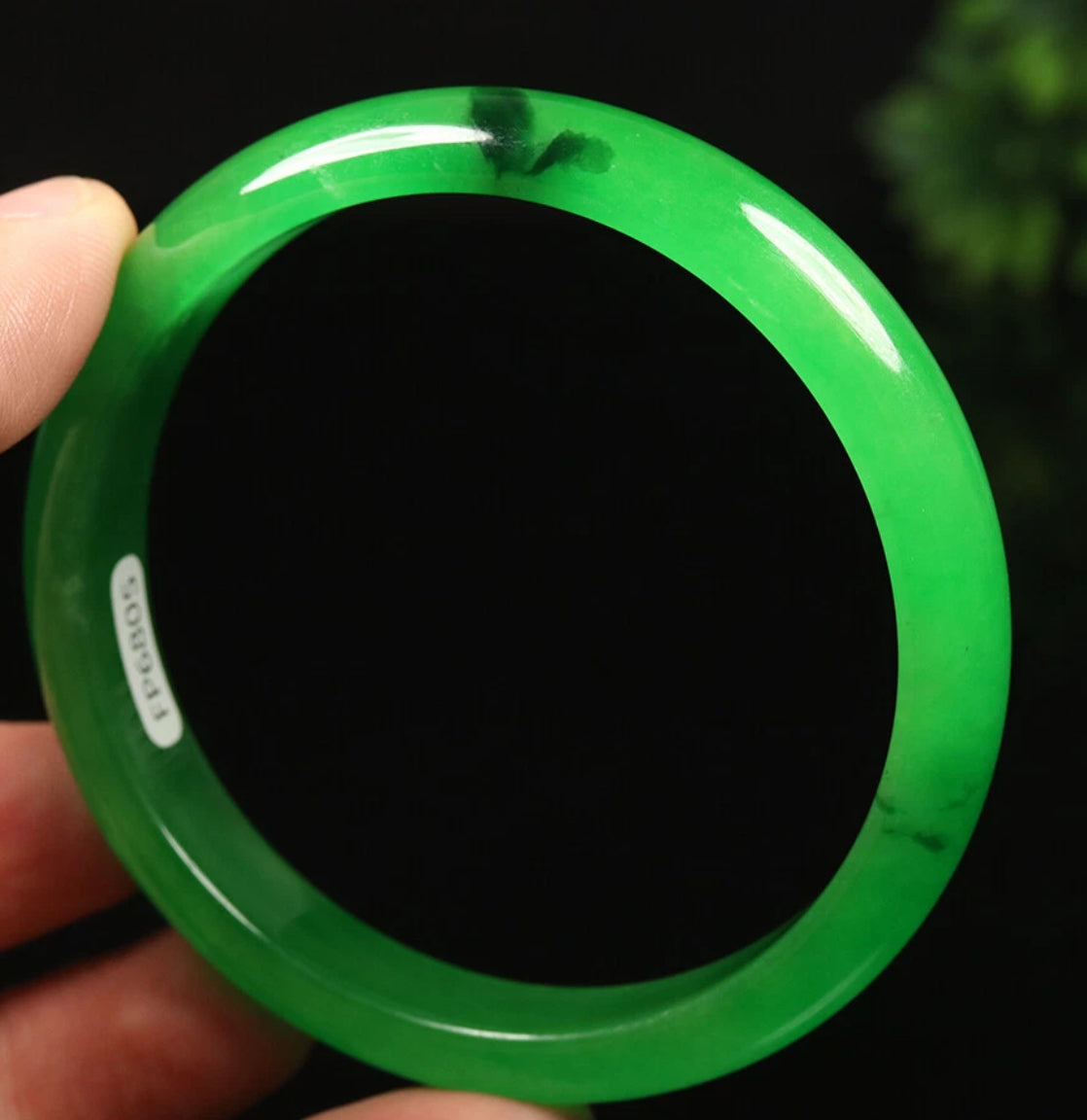 VINTAGE Large Jadeite Green Jade Bangle Size 62.5 mm Emerald Green w/ Hint of Black! A663 - JazzyJewelbyAmina 