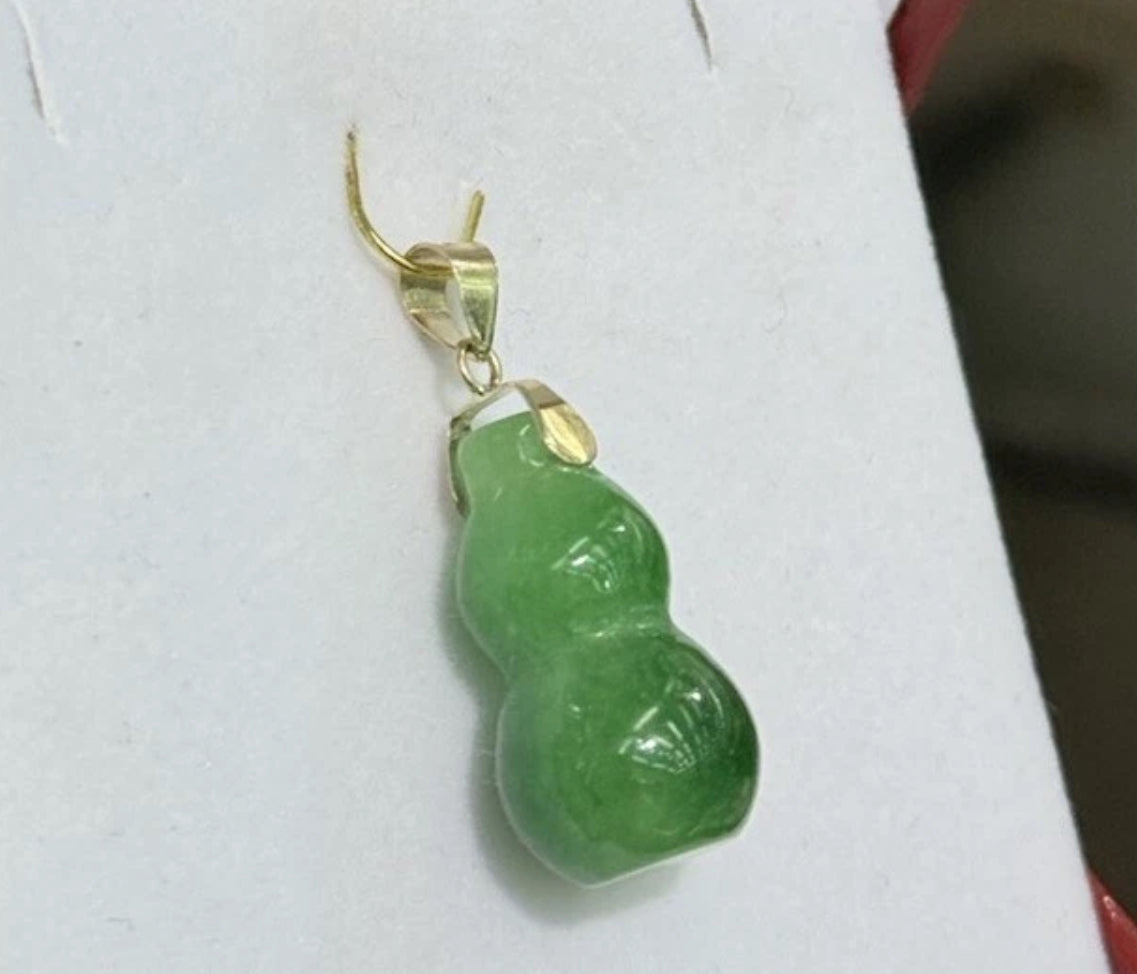 VINTAGE 14k Solid Yellow Gold Natural Green Jade Pendant Charm, Hand Carved Hulu Gourd