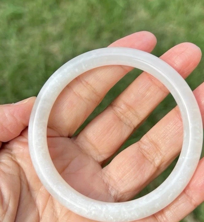 VINTAGE Small Nephrite Jade Bangle Size 56.2 MM Y281 - JazzyJewelbyAmina 