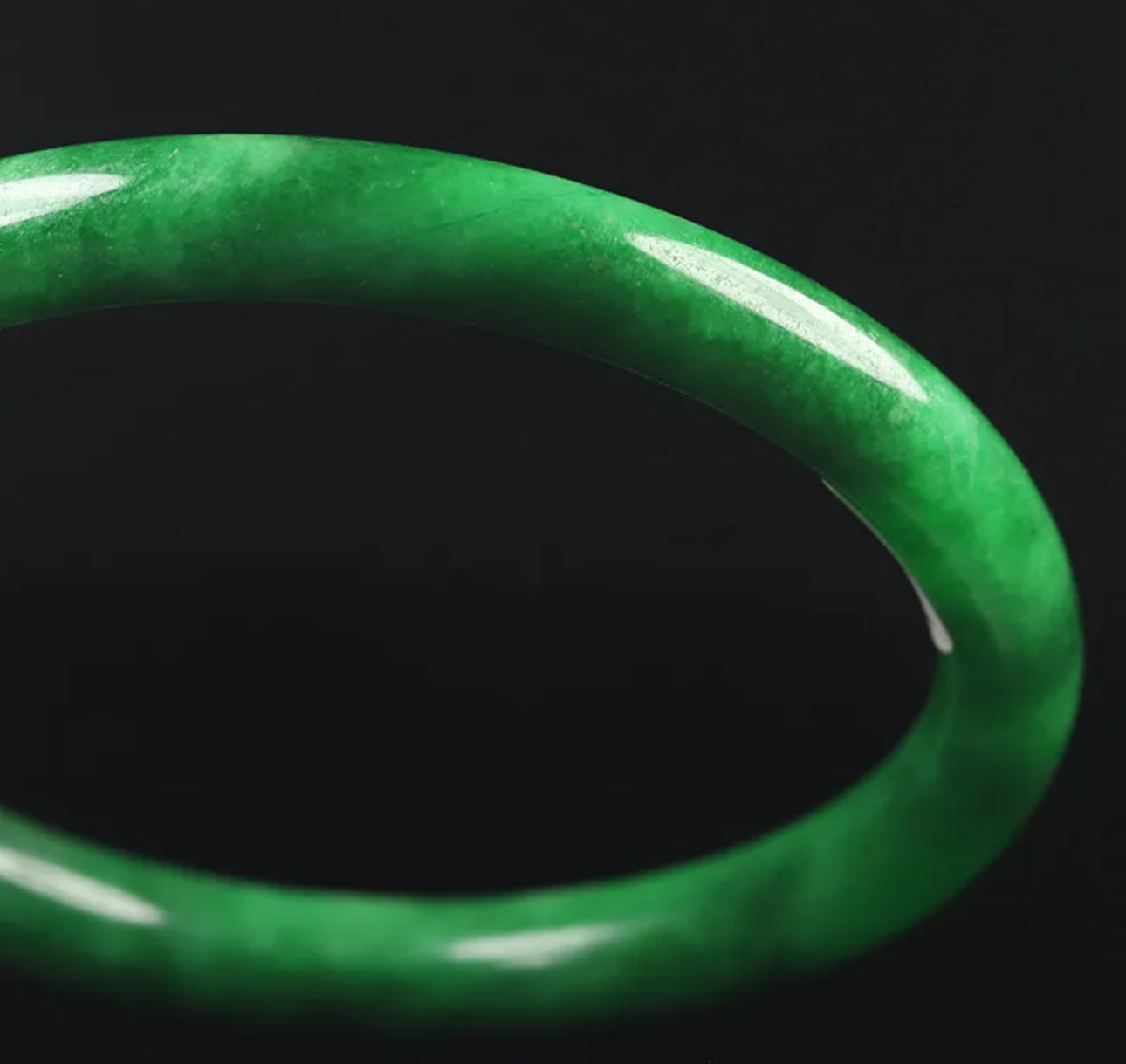 VINTAGE Small Jadeite Green Jade Bangle Round Princess Cut Size 56mm M829 Emerald Green! - JazzyJewelbyAmina 