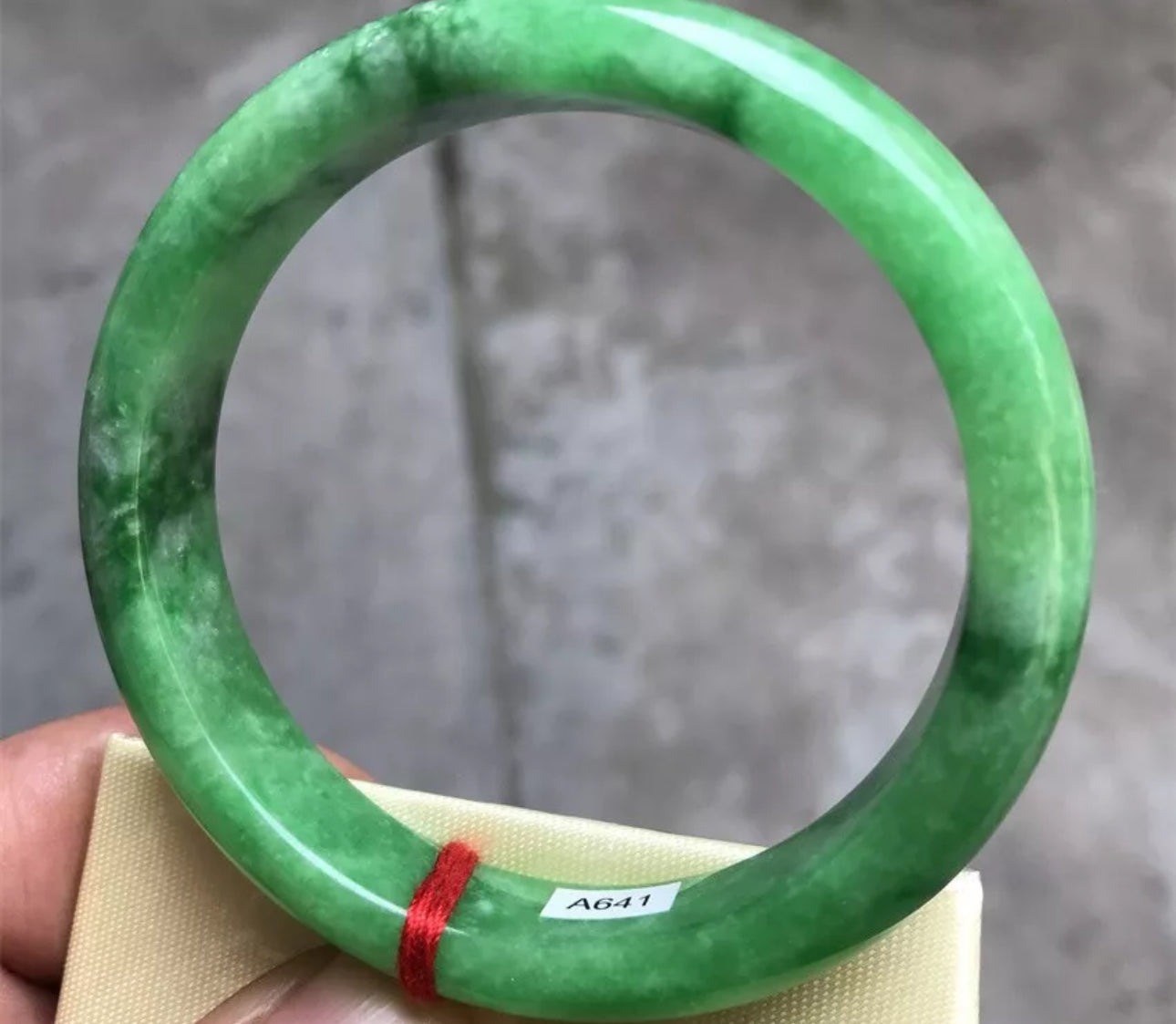 VINTAGE Medium Jadeite Green Jade Bangle Size 59mm Emerald Green D641 - JazzyJewelbyAmina 
