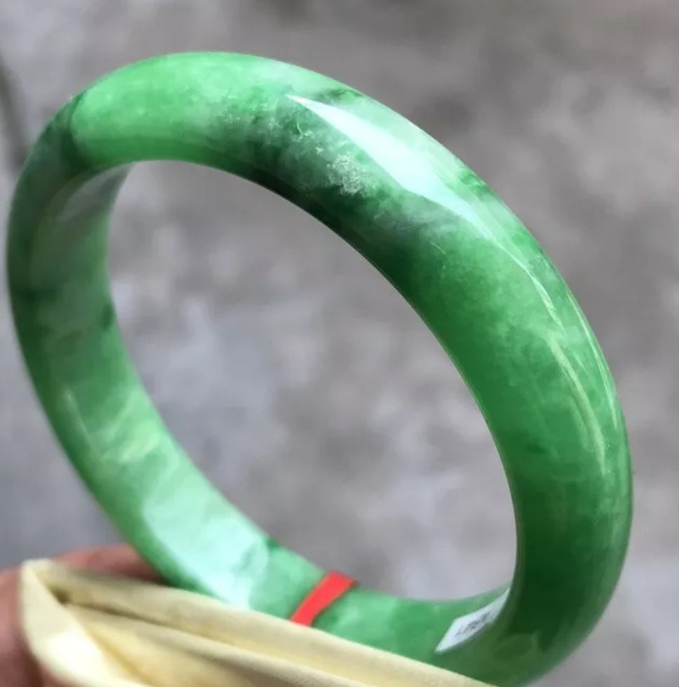 VINTAGE Medium Jadeite Green Jade Bangle Size 59mm Emerald Green D641 - JazzyJewelbyAmina 