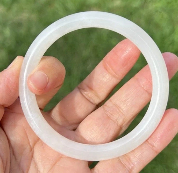 VINTAGE Small Nephrite Jade Bangle Size 56.2 MM Y281 - JazzyJewelbyAmina 