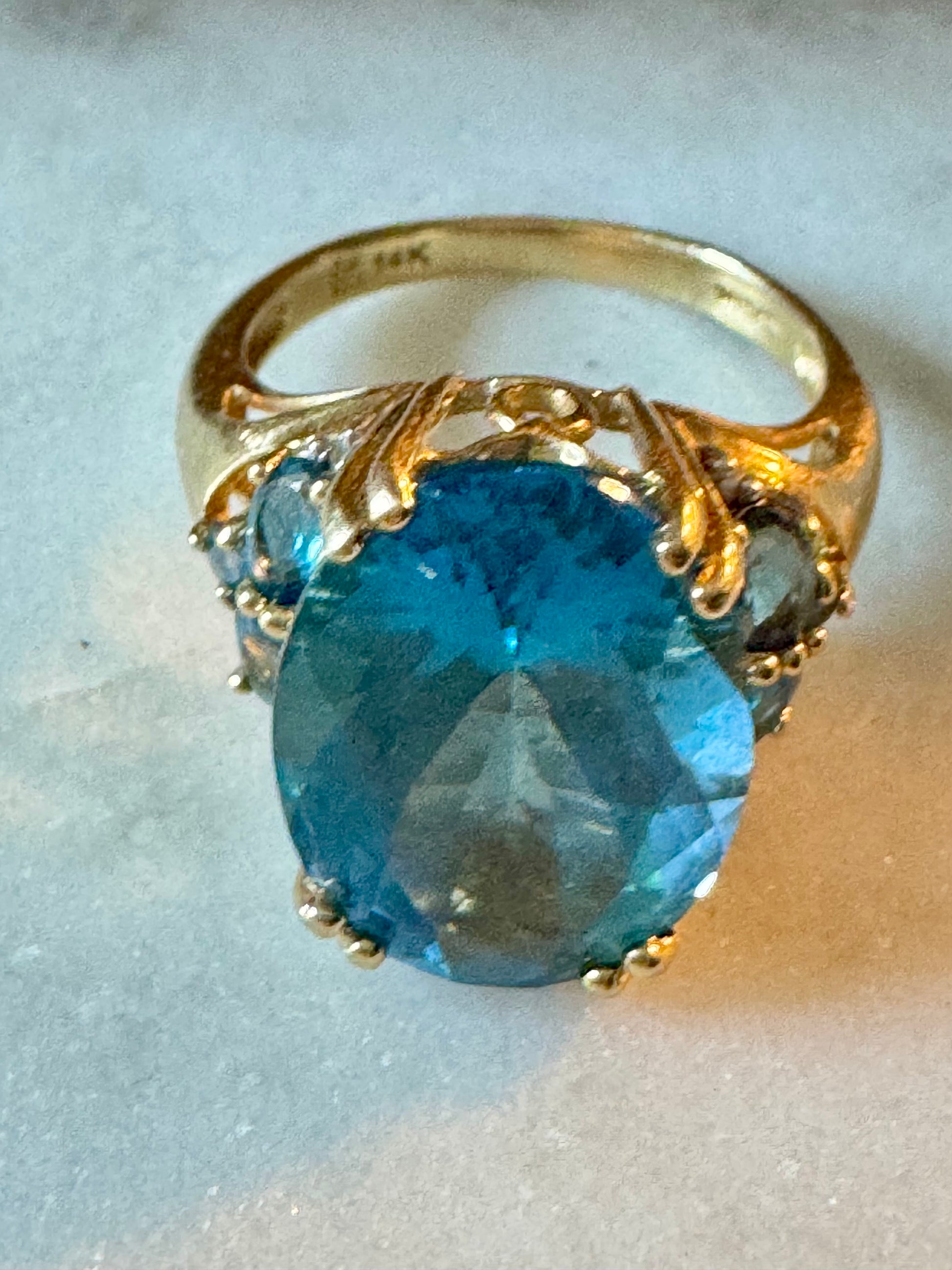 VINTAGE 14K Yellow Gold Blue Topaz Multi-Stone Ring Size 7 - JazzyJewelbyAmina 