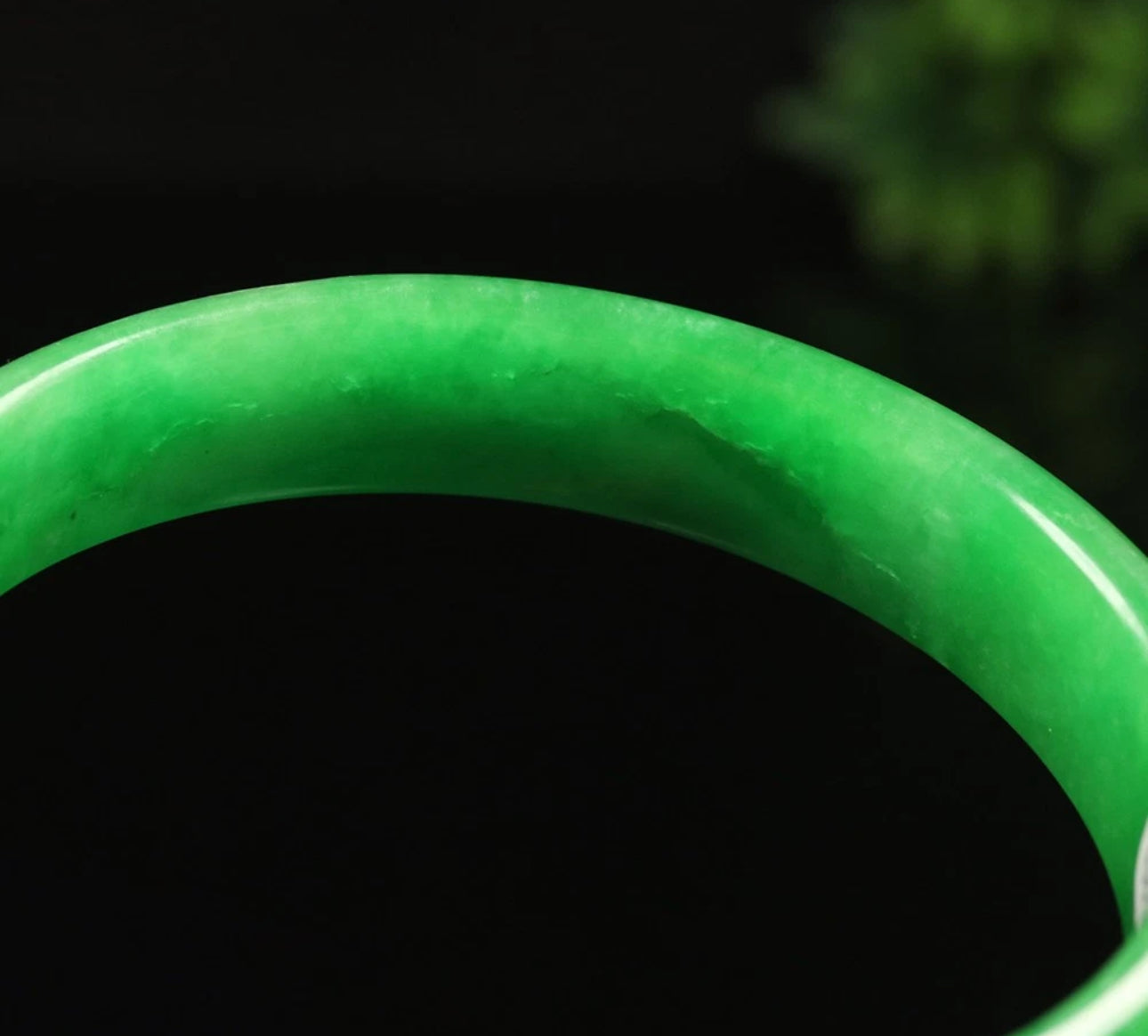 VINTAGE Large Jadeite Emerald Green Jade Bangle Size 61MM Y751