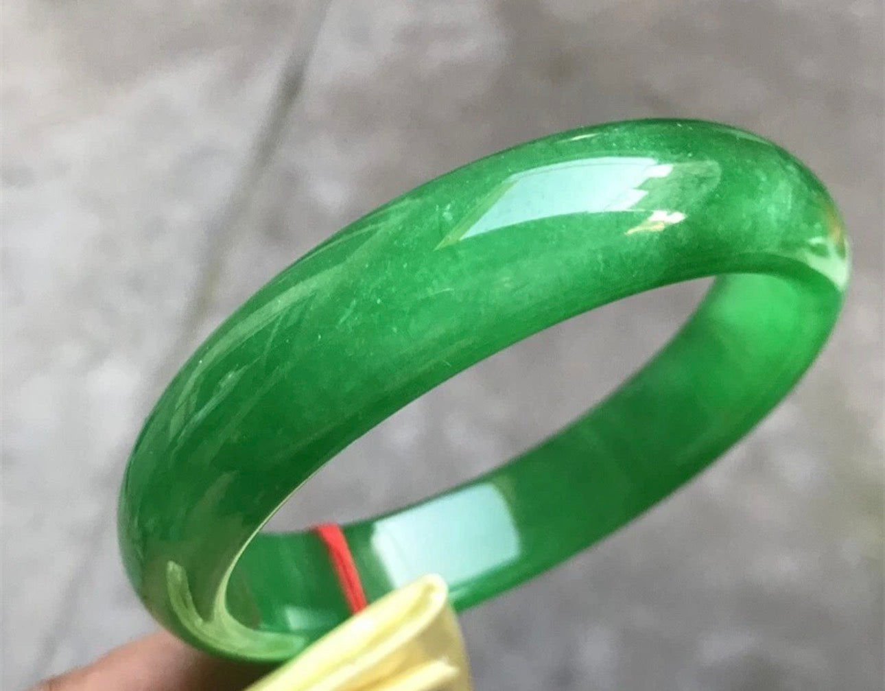 VINTAGE XXL Jadeite Green Jade Bangle Size 68.7 mm Unique Apple Green Jade F067 - JazzyJewelbyAmina 