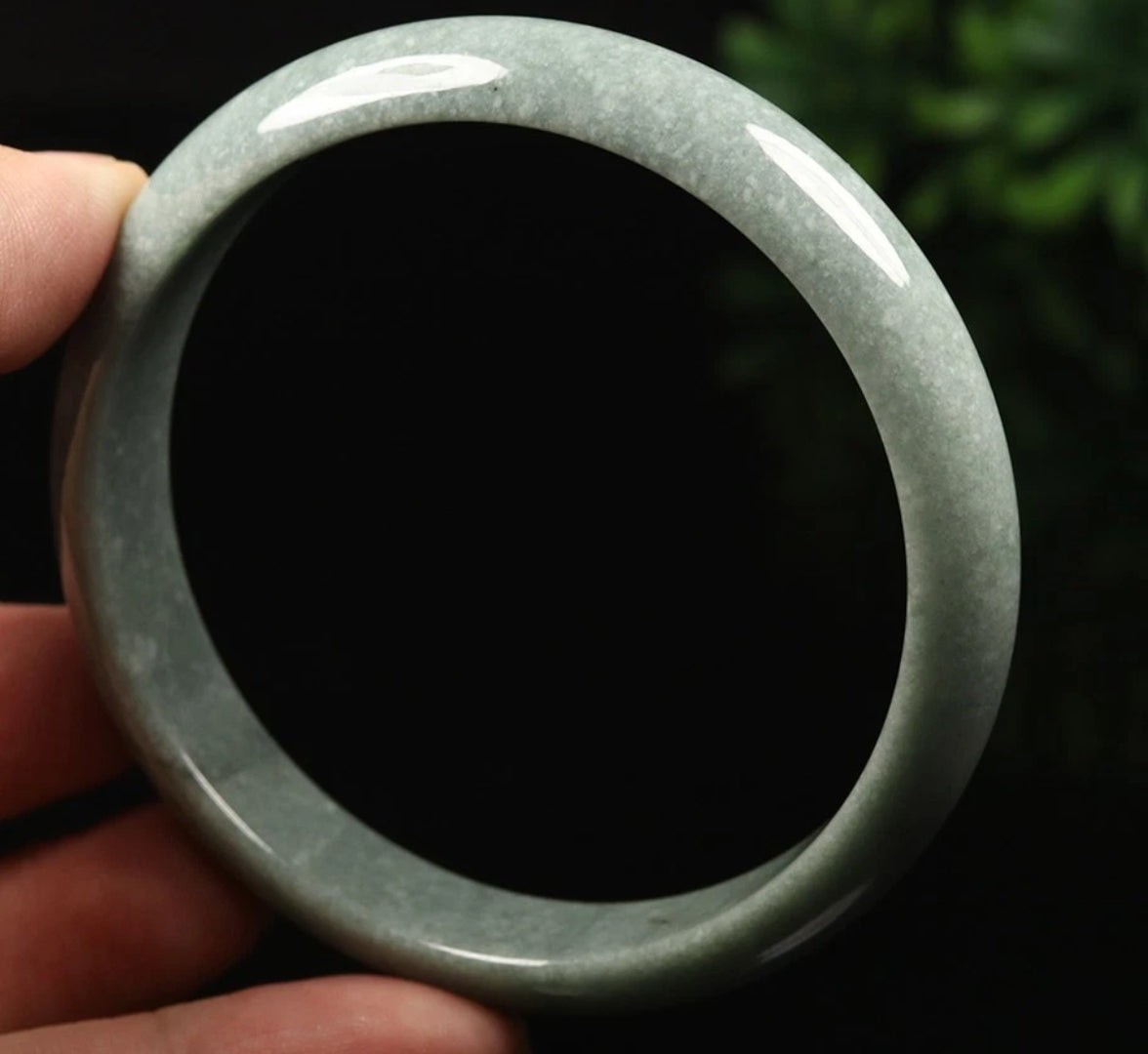 VINTAGE Large Certified Jadeite Green Jade Bangle Size 62mm N221