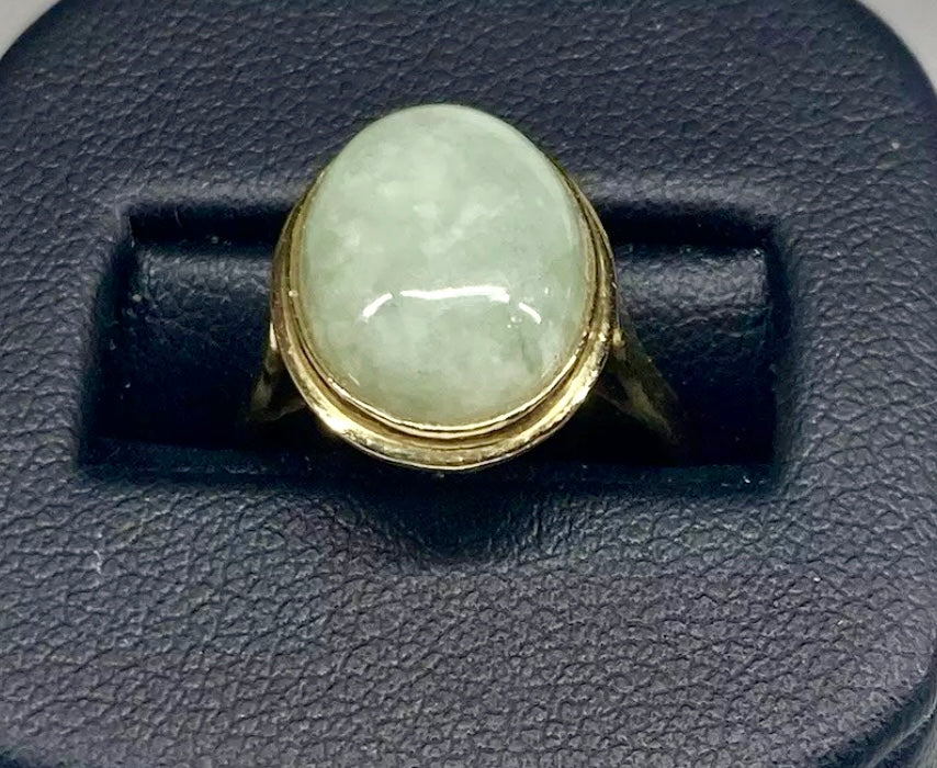 VINTAGE Jade 14K Solid Gold Oval Cabochon Ring Size 5 - JazzyJewelbyAmina 