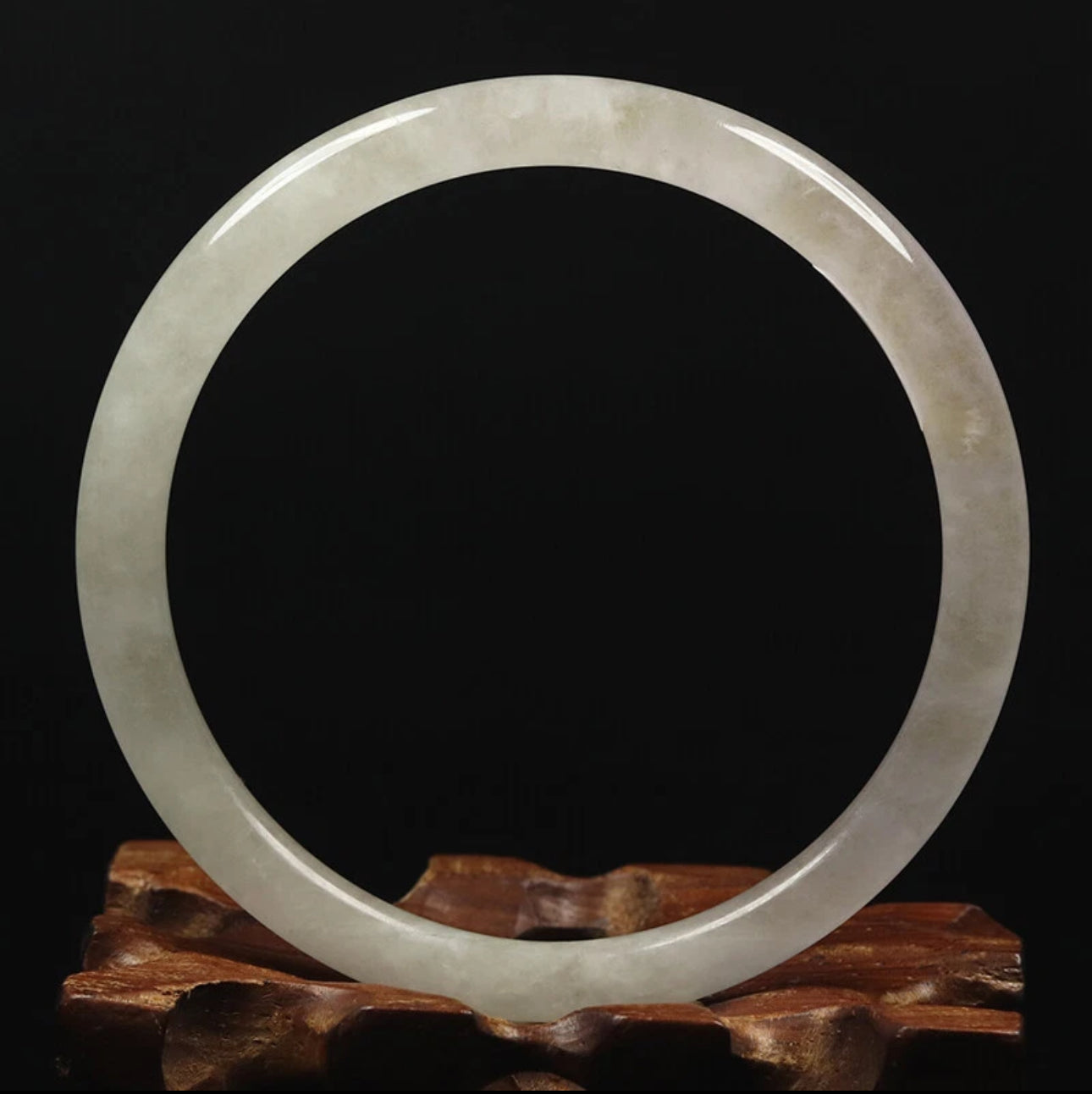 VINTAGE Medium Jadeite White/Green Jade Bangle Size 59 mm Round Princess Cut D907