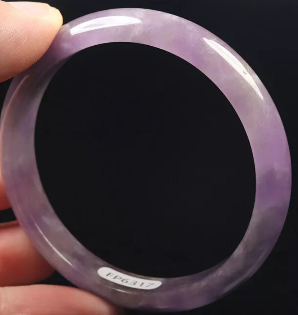 VINTAGE Small Jade Lavender Bangle Size 56mm O687 - JazzyJewelbyAmina 