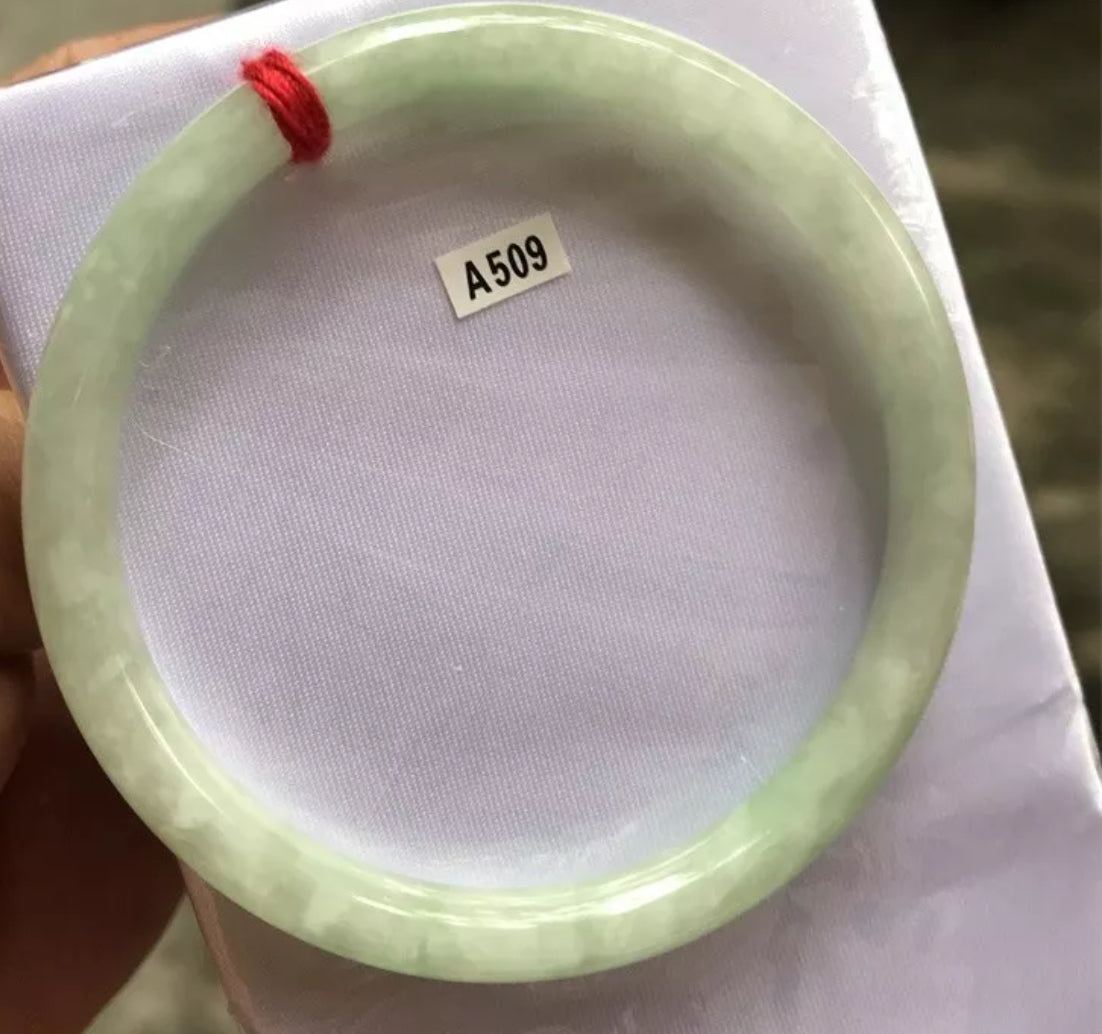 VINTAGE Large Jadeite Green Icy Jade Bangle Size 60.3 mm Round Princess Thin Cut D509 - JazzyJewelbyAmina 