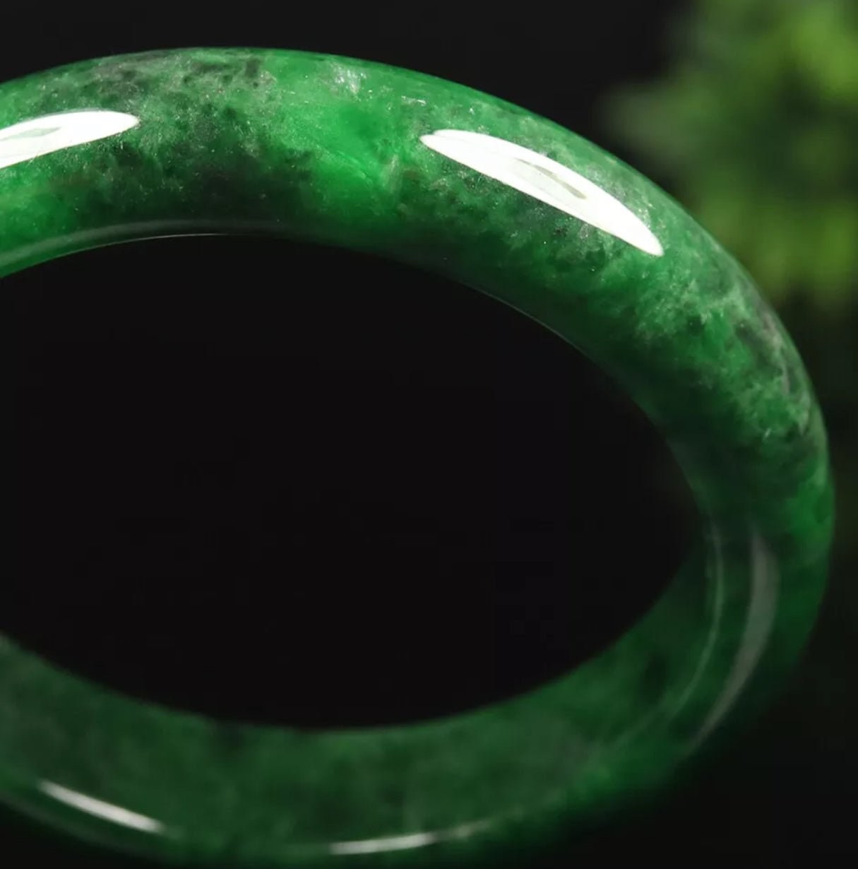 VINTAGE Small Jadeite Green Jade Bangle Size 56mm A381 - JazzyJewelbyAmina 