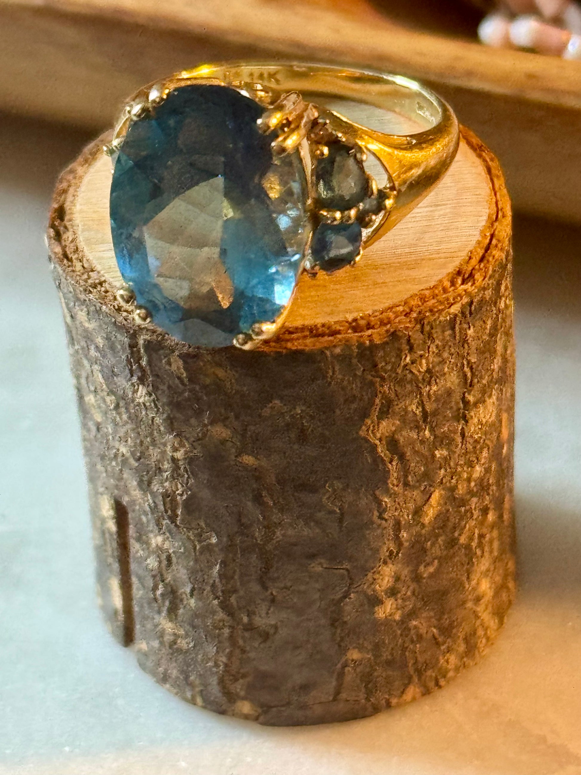 VINTAGE 14K Yellow Gold Blue Topaz Multi-Stone Ring Size 7 - JazzyJewelbyAmina 