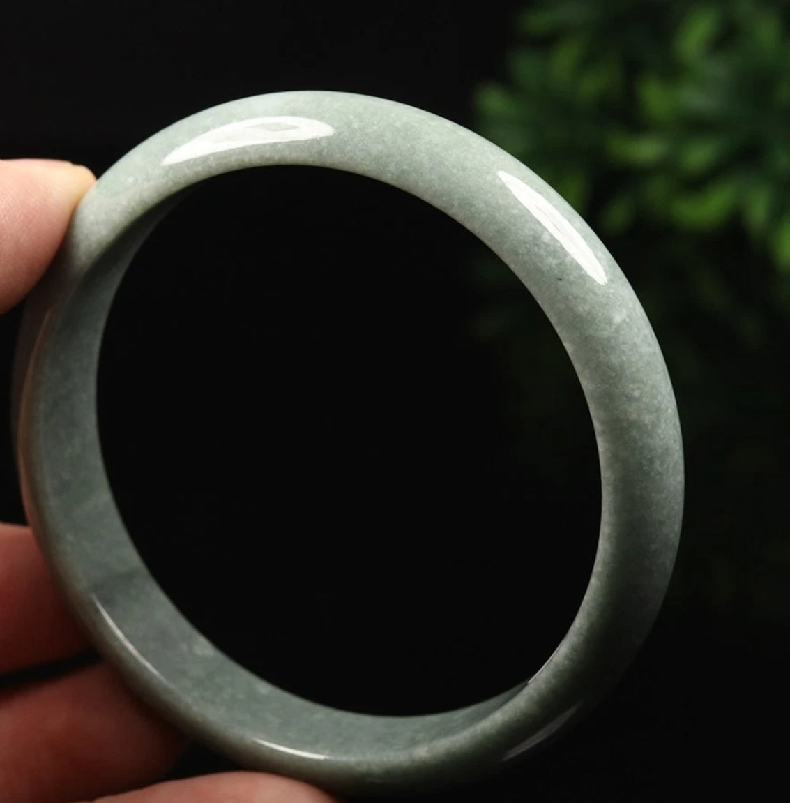 VINTAGE Large Certified Jadeite Green Jade Bangle Size 62mm N221