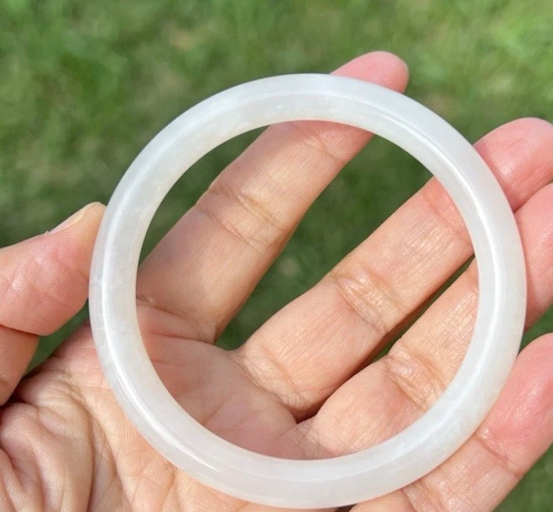 VINTAGE Small Nephrite Jade Bangle Size 56.2 MM Y281 - JazzyJewelbyAmina 