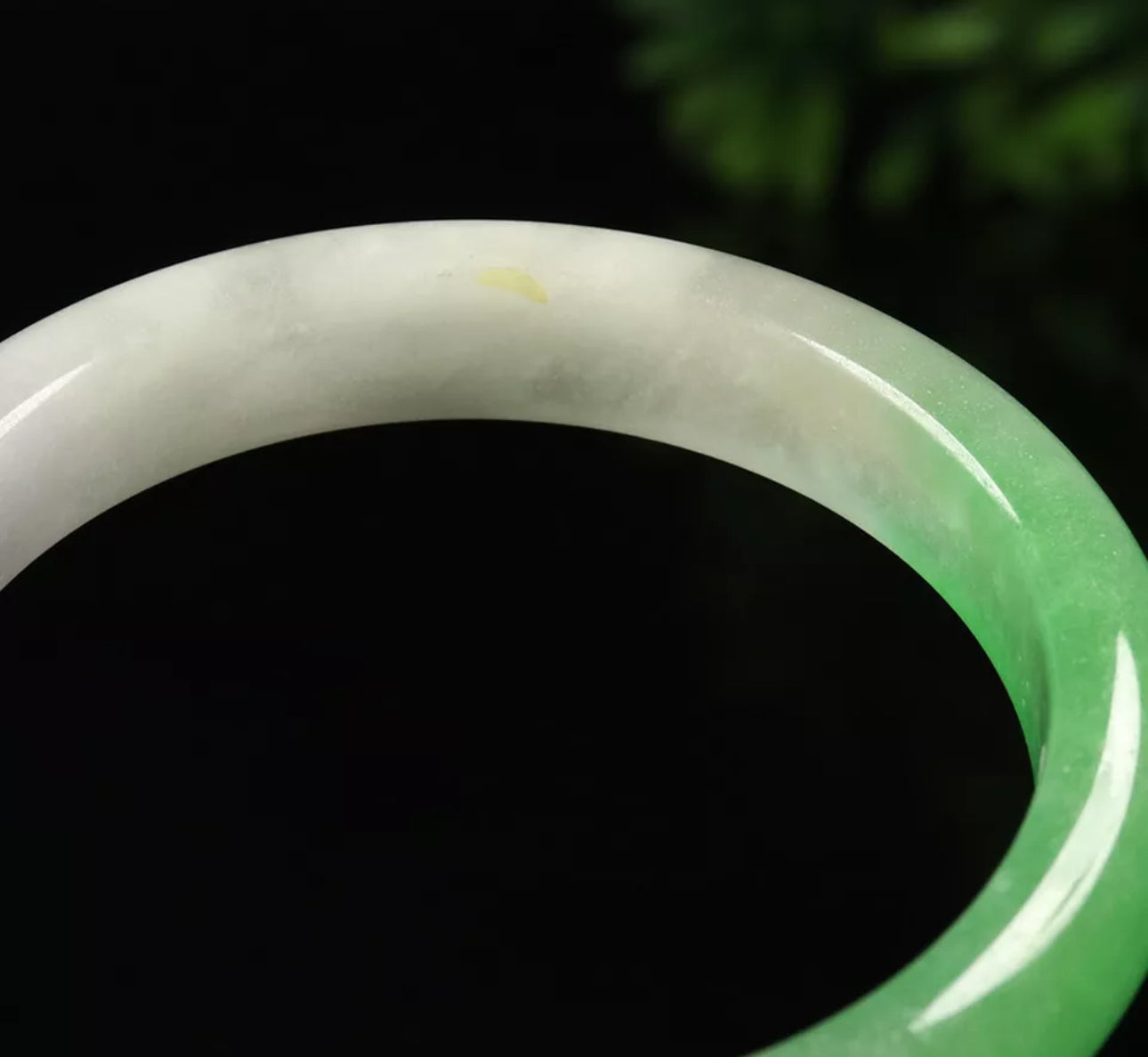 VINTAGE Medium Jadeite Green/Lavender Jade Bangle Size 59mm D615 - JazzyJewelbyAmina 