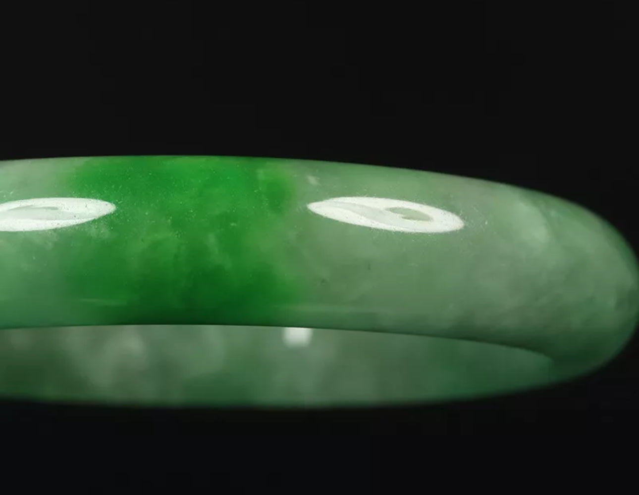 VINTAGE Medium Jadeite Green Jade Bangle Size 59 Pop Green! O629 - JazzyJewelbyAmina 