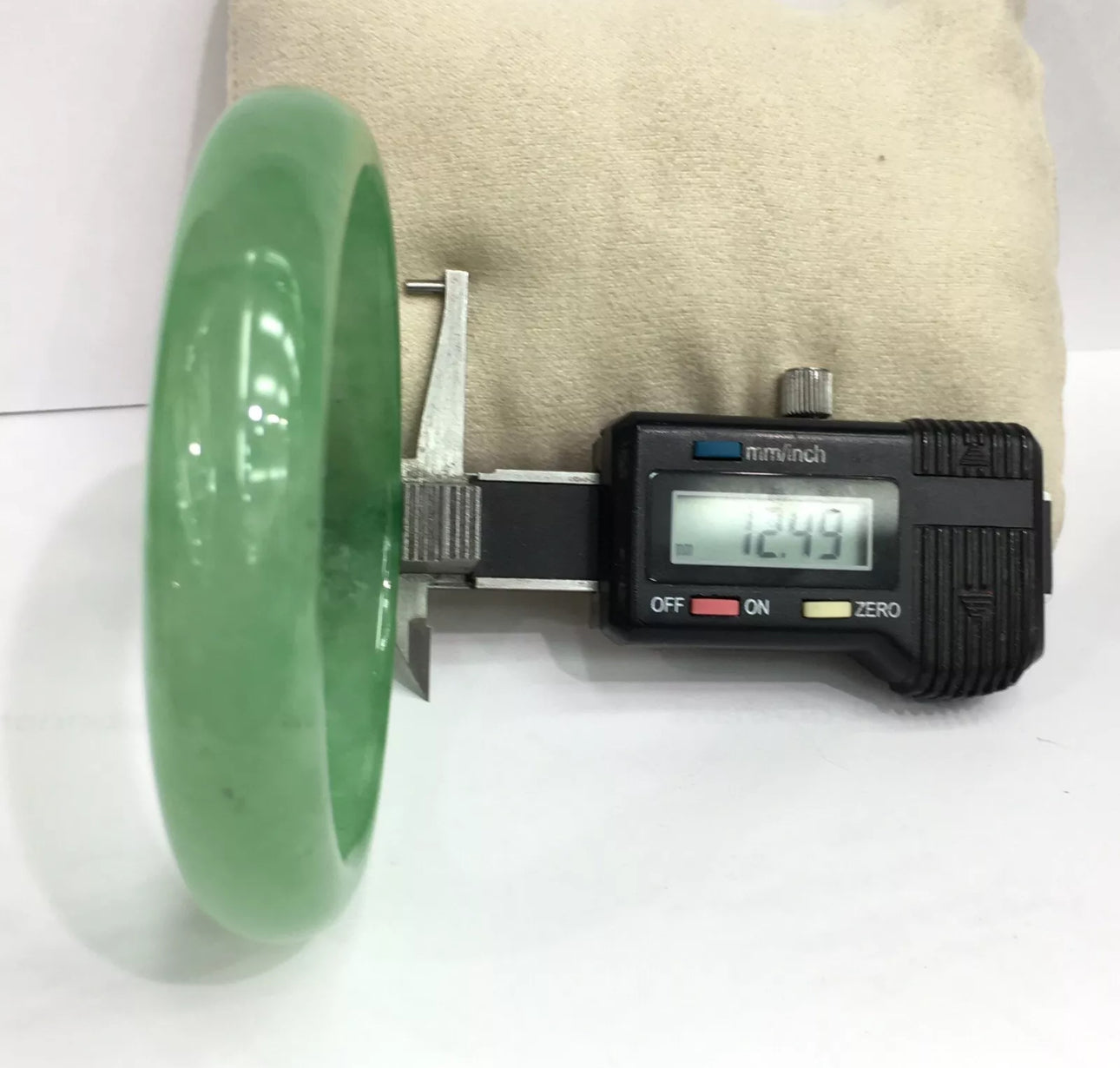 VINTAGE Large Jadeite Green Jade Bangle Size 60mm Grade A Jade G809 - JazzyJewelbyAmina 