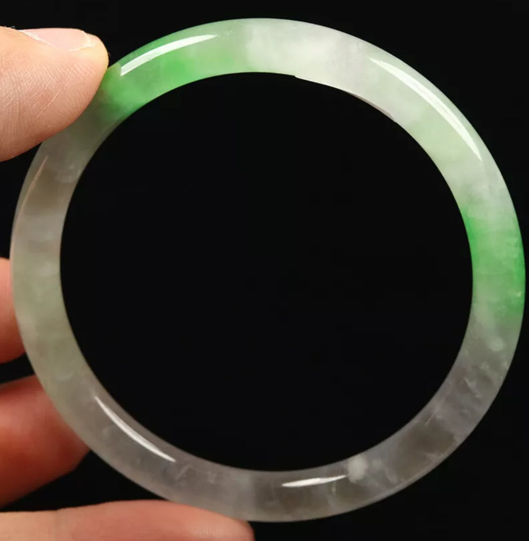 VINTAGE Medium Jadeite Green Icy Jade Bangle Size 57mm Round Princess Thin Cut S451 - JazzyJewelbyAmina 