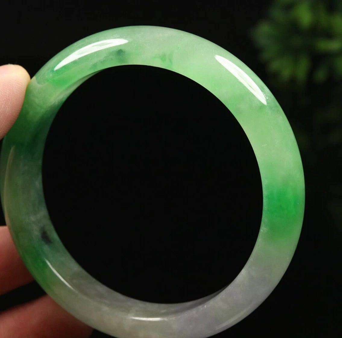VINTAGE Medium Jadeite Green Lavender Icy Jade Bangle Size 59mm U653