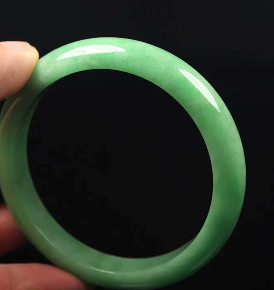 VINTAGE Large Jadeite Green Jade Bangle Size 62mm J667 - JazzyJewelbyAmina 