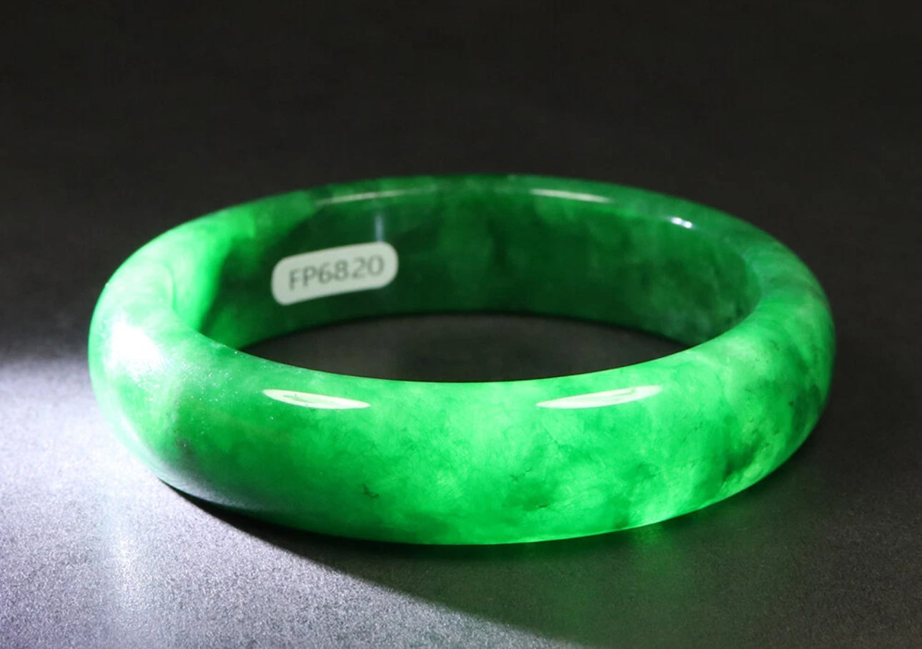 VINTAGE Medium Jadeite Green Jade Bangle Size 59mm Emerald Green! A693 - JazzyJewelbyAmina 