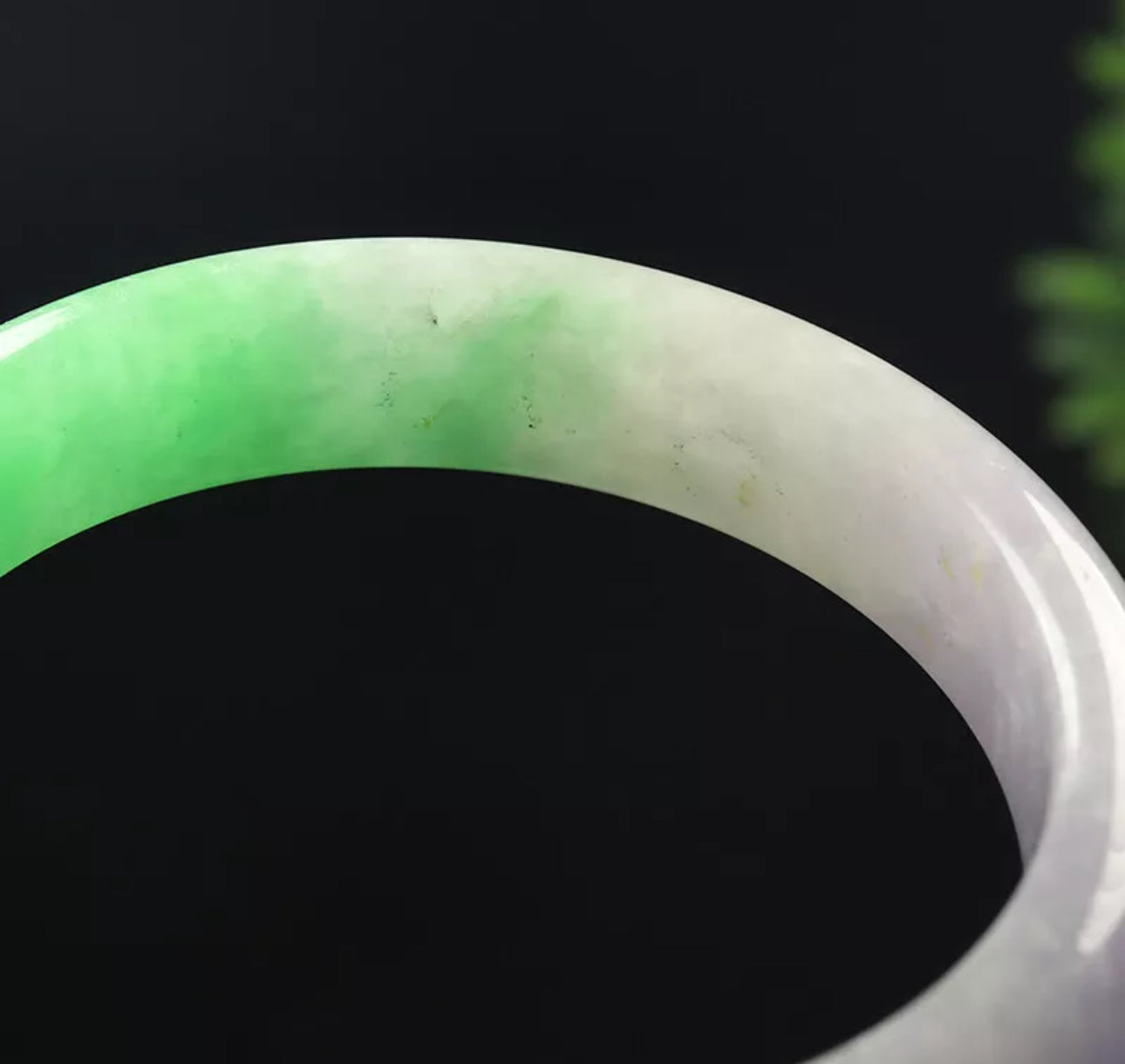 VINTAGE Medium Jadeite Green/Lavender Jade Bangle Size 59mm D531 - JazzyJewelbyAmina 