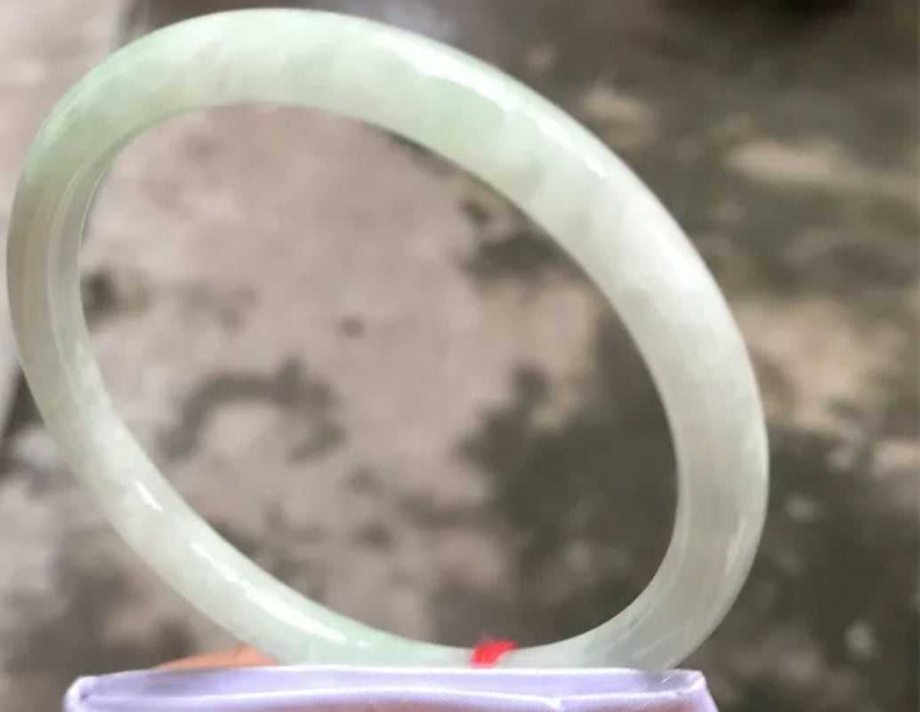 VINTAGE Large Jadeite Green Icy Jade Bangle Size 60.3 mm Round Princess Thin Cut D509 - JazzyJewelbyAmina 