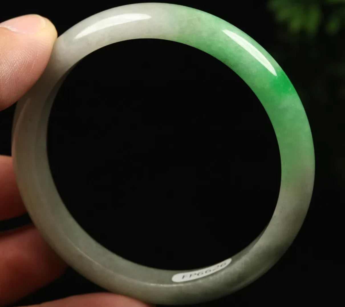 VINTAGE Medium Jadeite Green/White Jade Bangle Size 58mm N305 - JazzyJewelbyAmina 
