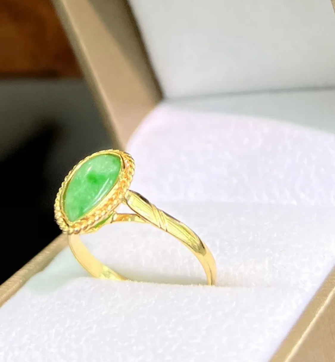 VINTAGE Jade Pear Shaped 14K Solid Gold Ring Size 7.5 US - JazzyJewelbyAmina 
