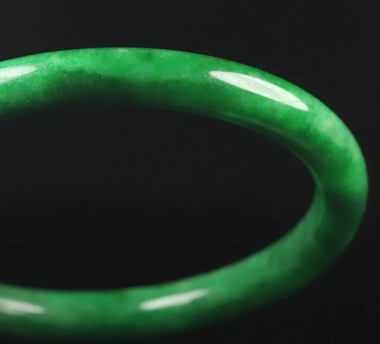 VINTAGE Small Jadeite Green Jade Bangle Round Princess Cut Size 56mm M829 Emerald Green! - JazzyJewelbyAmina 
