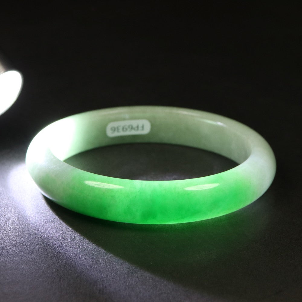 VINTAGE Large Jadeite Green Jade Bangle Size 61mm F925 - JazzyJewelbyAmina 