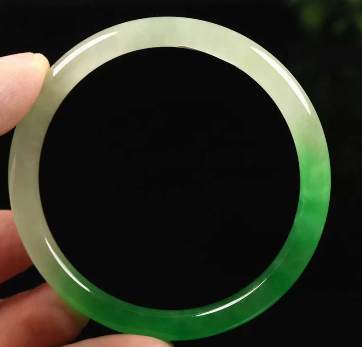 VINTAGE Medium Jadeite Green Jade Bangle Size 59mm Ombré Round Princess Cut G43 - JazzyJewelbyAmina 