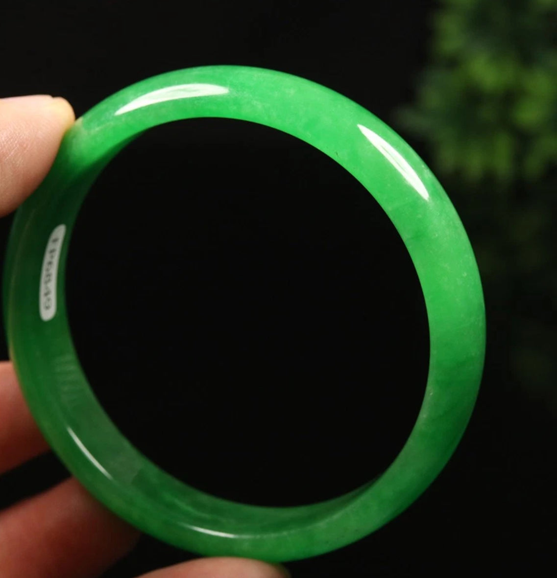 VINTAGE Large Jadeite Emerald Green Jade Bangle Size 61MM Y751