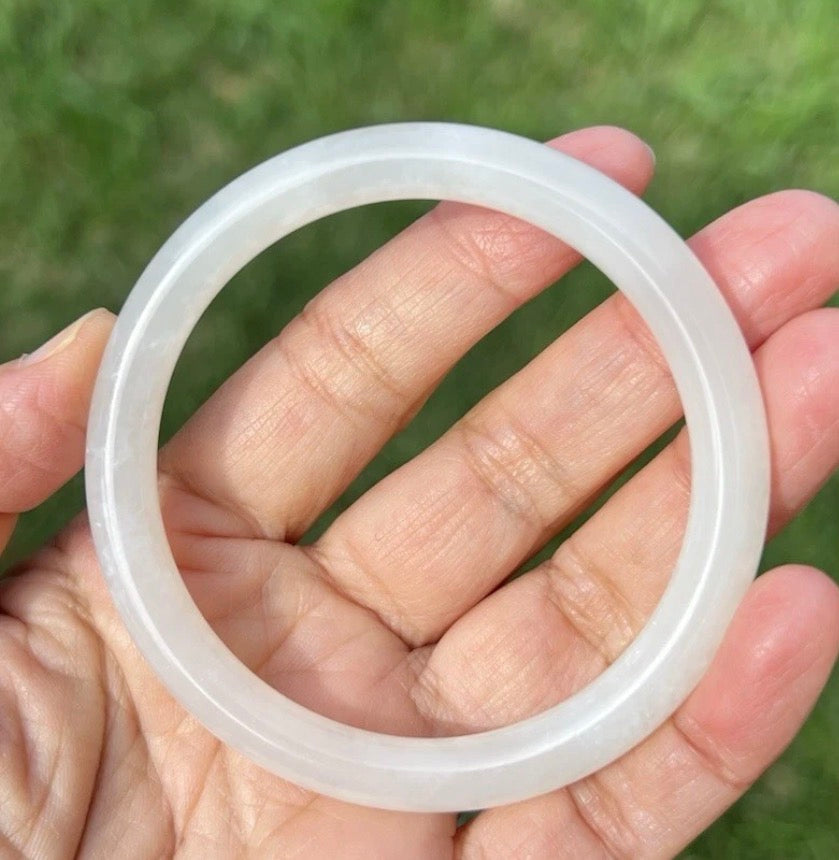 VINTAGE Small Nephrite Jade Bangle Size 56.2 MM Y281 - JazzyJewelbyAmina 