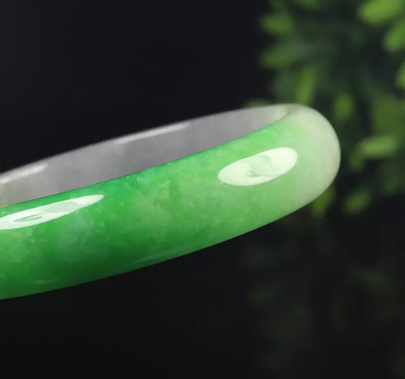 VINTAGE Small Jadeite Light Lavender Jade Bangle Size 56mm Unique Jade Piece! A519 - JazzyJewelbyAmina 
