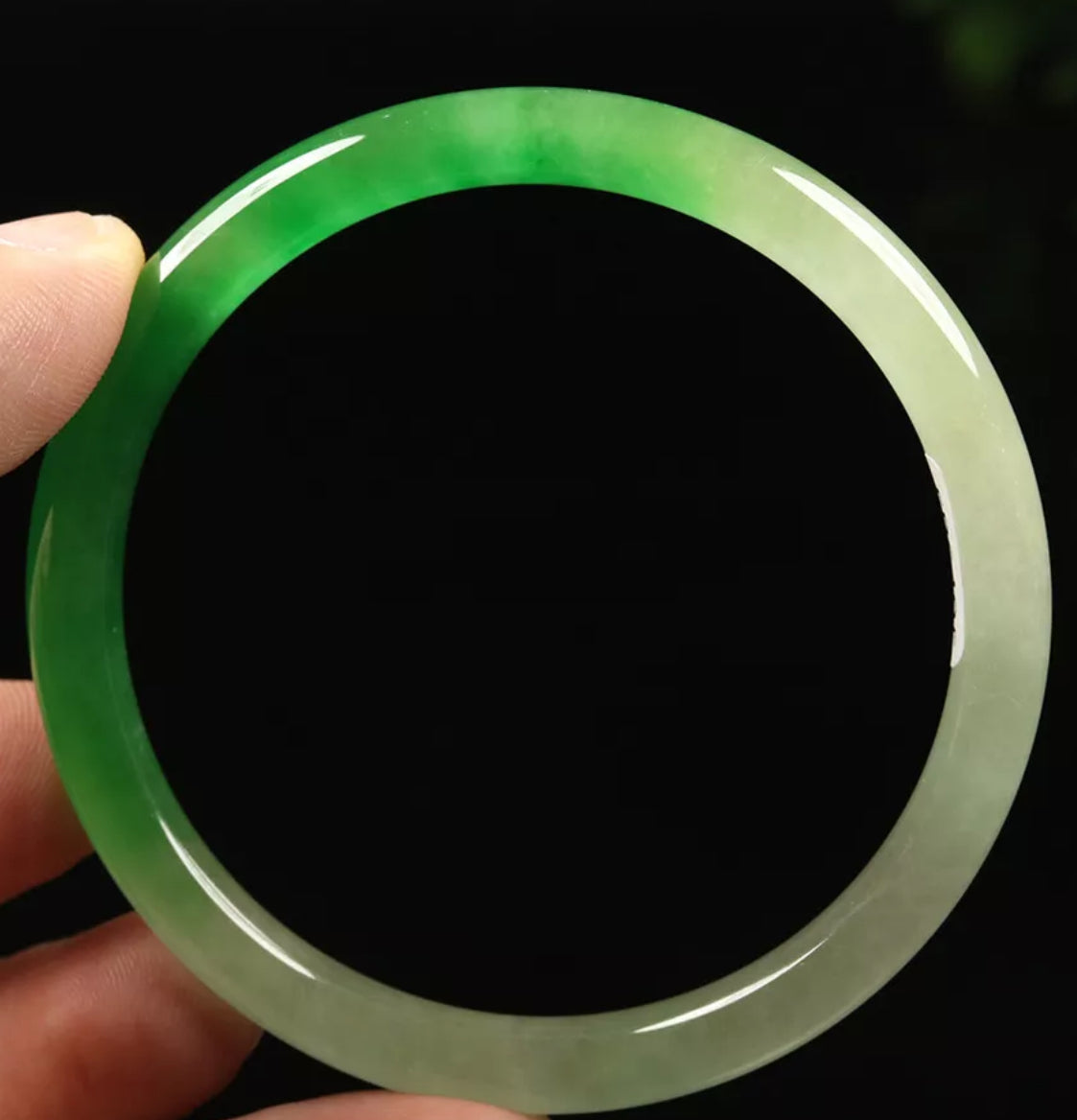 VINTAGE Medium Jadeite Green Jade Bangle Size 59mm Ombré Round Princess Cut G43 - JazzyJewelbyAmina 