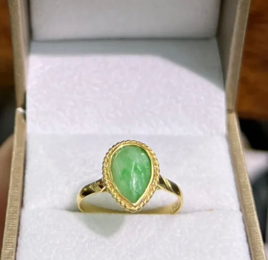 VINTAGE Jade Pear Shaped 14K Solid Gold Ring Size 7.5 US - JazzyJewelbyAmina 