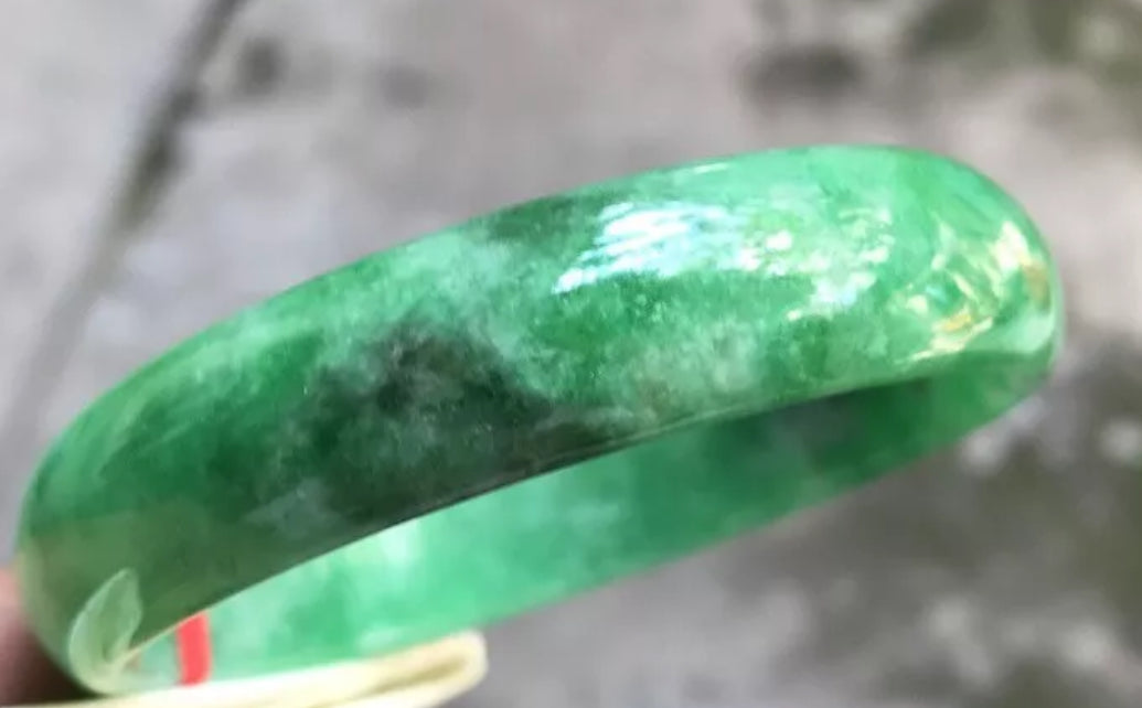 VINTAGE Large Jadeite Green Jade Bangle Size 62mm Emerald Green A464 - JazzyJewelbyAmina 