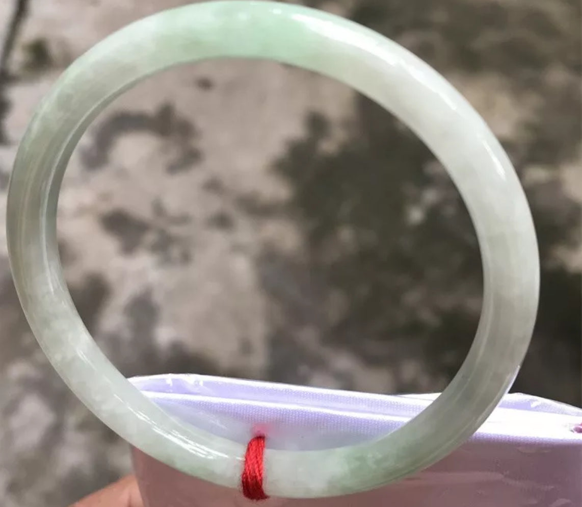VINTAGE Large Jadeite Green Icy Jade Bangle Size 60.3 mm Round Princess Thin Cut D509 - JazzyJewelbyAmina 