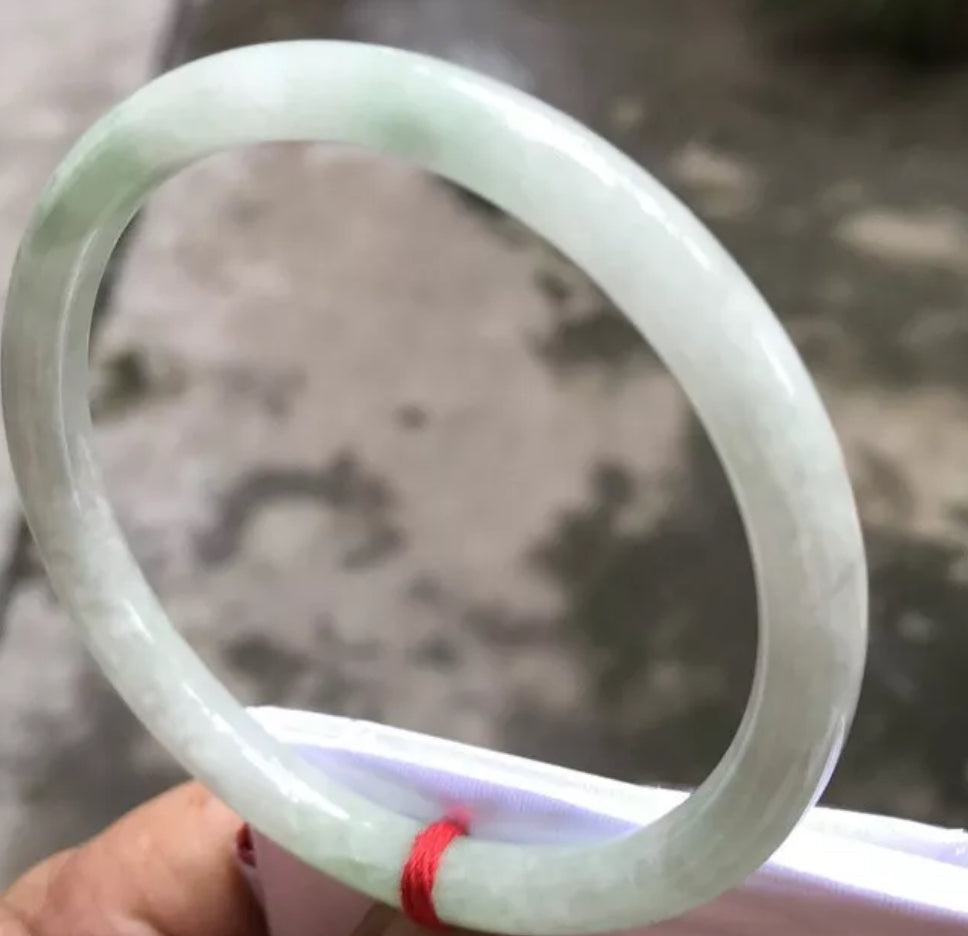 VINTAGE Large Jadeite Green Icy Jade Bangle Size 60.3 mm Round Princess Thin Cut D509 - JazzyJewelbyAmina 