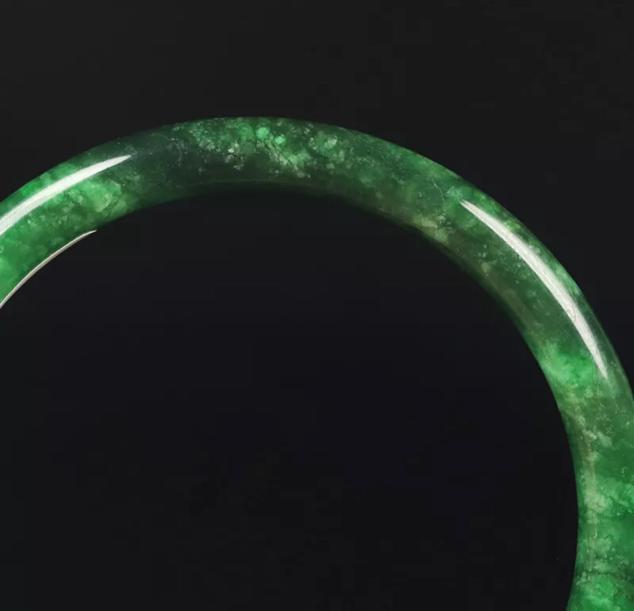 VINTAGE Small Jadeite Green Jade Bangle Size 59mm Round Princess Thin Cut Emerald Green! Y983 - JazzyJewelbyAmina 