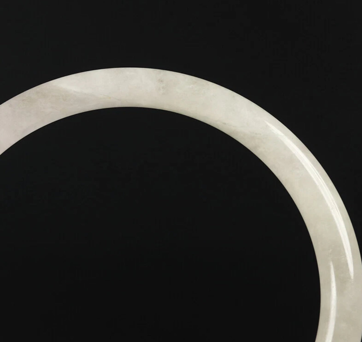 VINTAGE Medium Jadeite White/Green Jade Bangle Size 59 mm Round Princess Cut D907