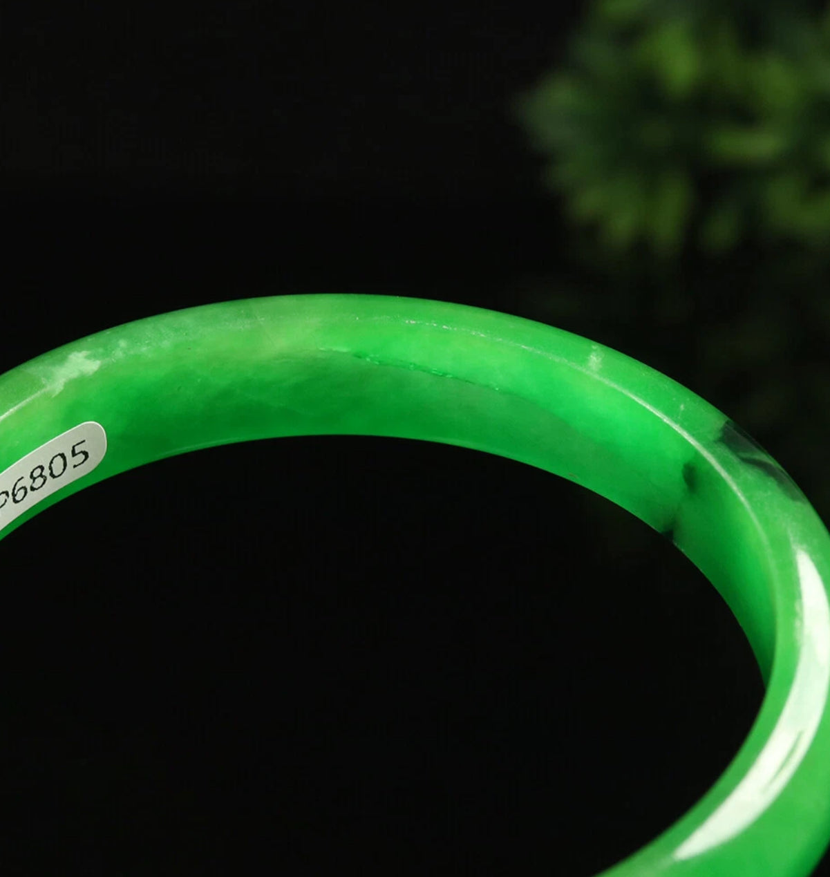 VINTAGE Large Jadeite Green Jade Bangle Size 62.5 mm Emerald Green w/ Hint of Black! A663 - JazzyJewelbyAmina 