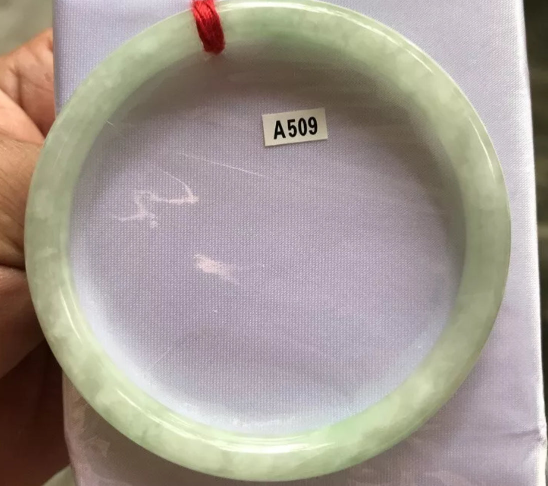 VINTAGE Large Jadeite Green Icy Jade Bangle Size 60.3 mm Round Princess Thin Cut D509 - JazzyJewelbyAmina 