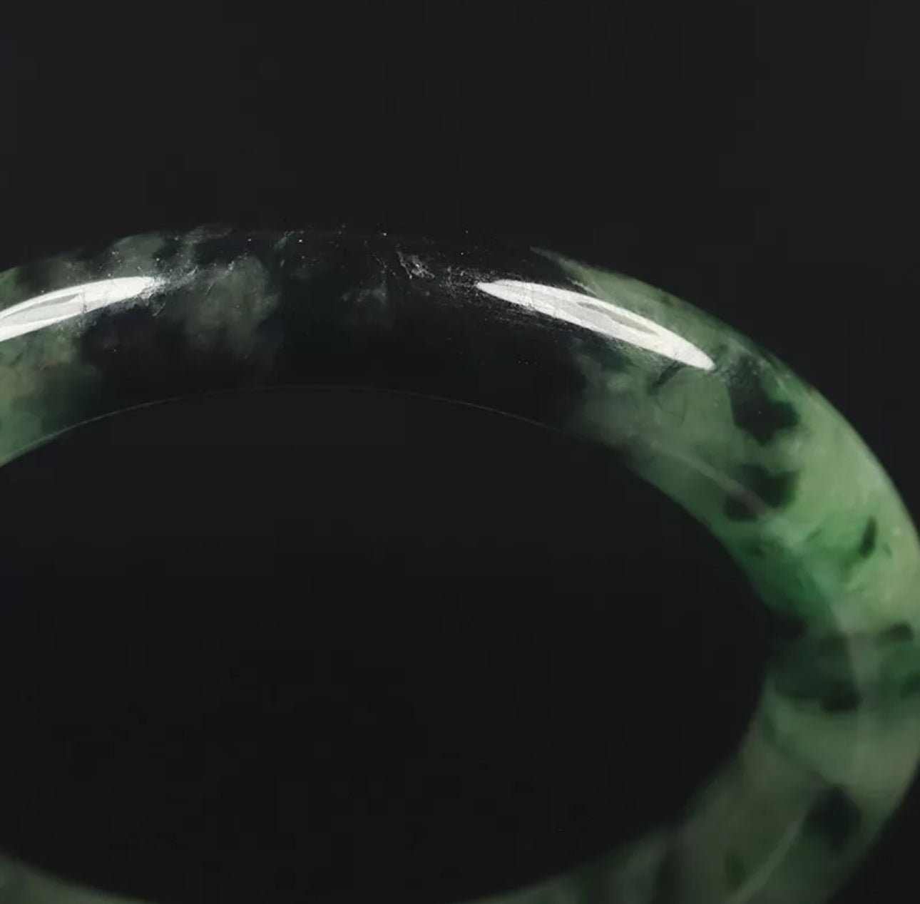 VINTAGE Medium Jadeite Green / Black Jade Bangle Size 57mm Round Princess Cut O533 - JazzyJewelbyAmina 
