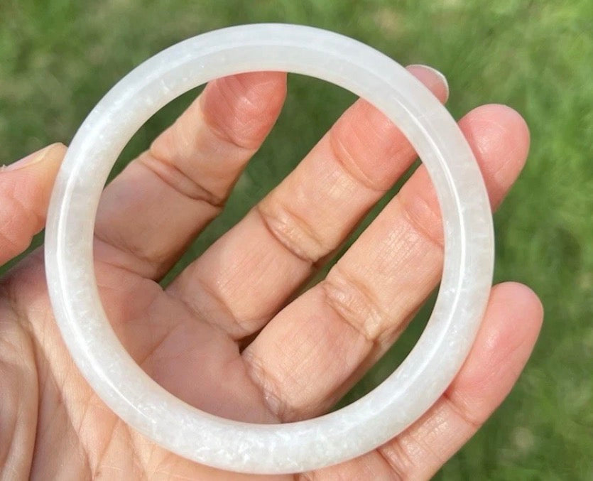 VINTAGE Small Nephrite Jade Bangle Size 56.2 MM Y281 - JazzyJewelbyAmina 