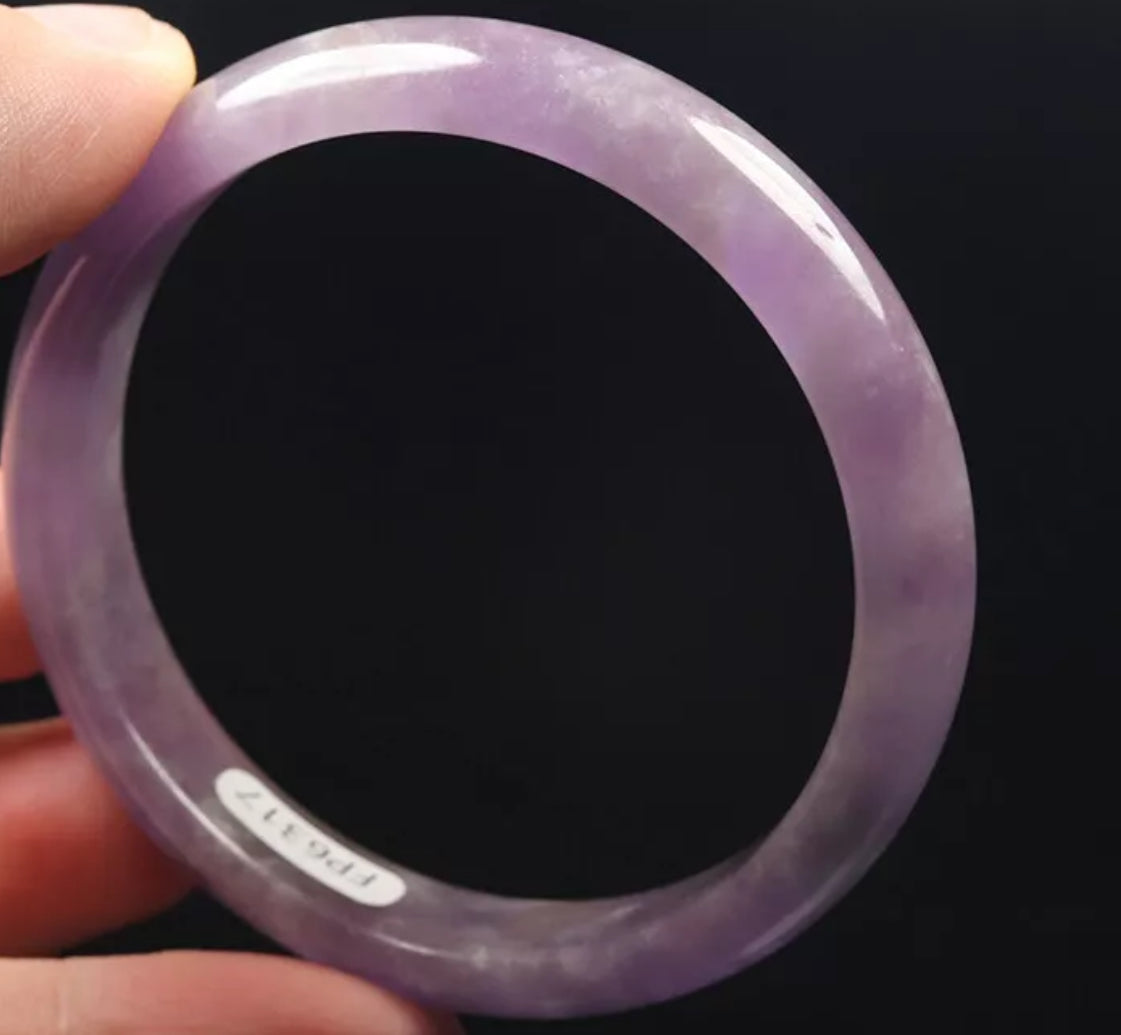 VINTAGE Small Jade Lavender Bangle Size 56mm O687 - JazzyJewelbyAmina 